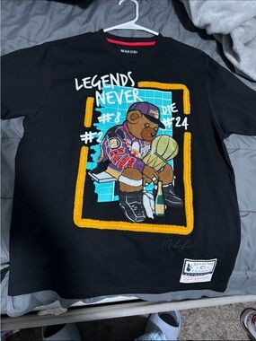 Makobi Kids' Black 'Legends Never' Teddy Graphic Tee